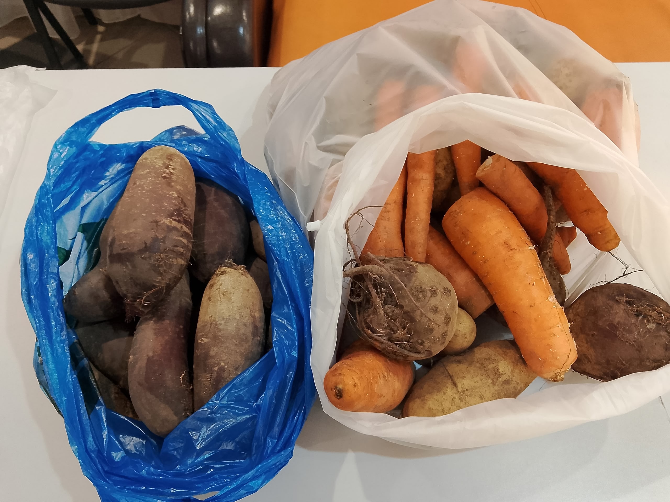 Наши "серебряные" волонтеры продолжают участвовать в благотворительной акции "Помогаем СВОим"