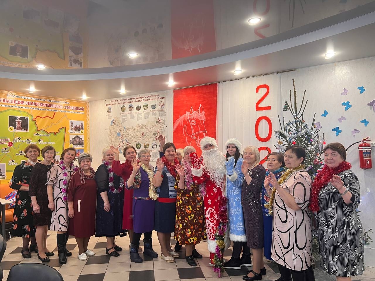 В преддверии новогодних праздников у «серебряных» волонтеров состоялась развлекательная программа «Новогодние минутки — сказки, игры, прибаутки!»