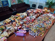 Более 200 ребятишек из малообеспеченных семей и семей, воспитывающих детей – инвалидов Кичменгского Городка, получат в этом году благотворительные подарки от Деда Мороза и Снегурочки