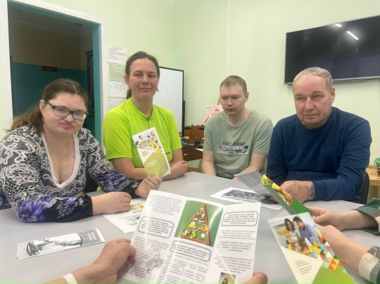 Для молодых подопечных с инвалидностью "серебряный" волонтёр, Пустохина Ольга Константиновна, активист здорового образа жизни, провела познавательную беседу "Здоровое питание: что такое норма калорий?