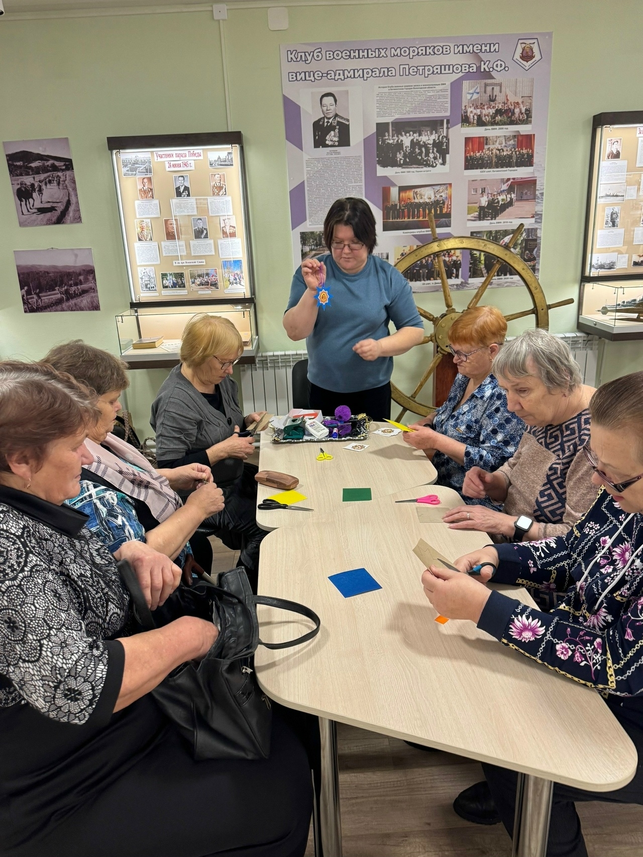 В дни Рождественского поста царит особая атмосфера. Для милых женщин из клуба Комплексного центра "Душегрейка" прошло мероприятие "Про Рождество расскажем вам". В ходе встречи участники смогли ощутить дух старинных традиций, прикоснуться к истории и почув