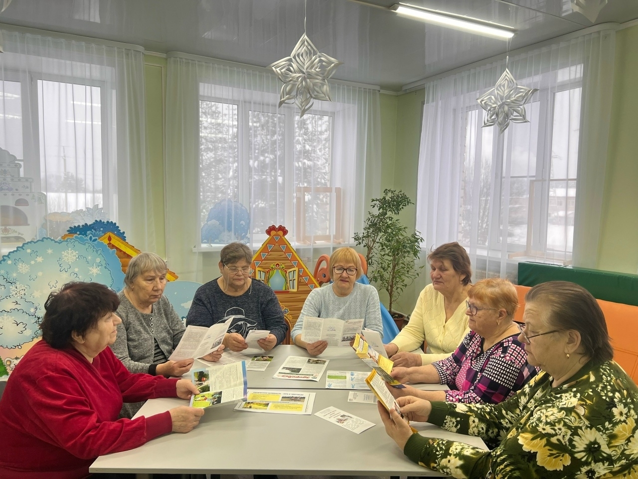 Для граждан "золотого возраста" с инвалидностью "серебряный" волонтёр, Пустохина Ольга Константиновна, активист здорового образа жизни, провела познавательную беседу : " Мы- за активное долголетие!"