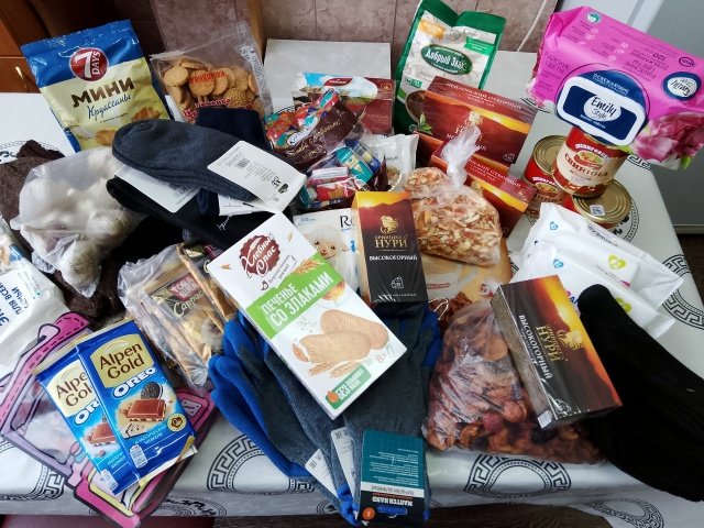 Наши "серебряные" волонтеры продолжают активно участвовать в добровольческих акциях "Помощь СВОим" и "Подарок солдату"