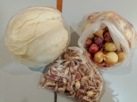 Наши "серебряные» волонтеры продолжают благотворительную акцию "Помощь СВОим"