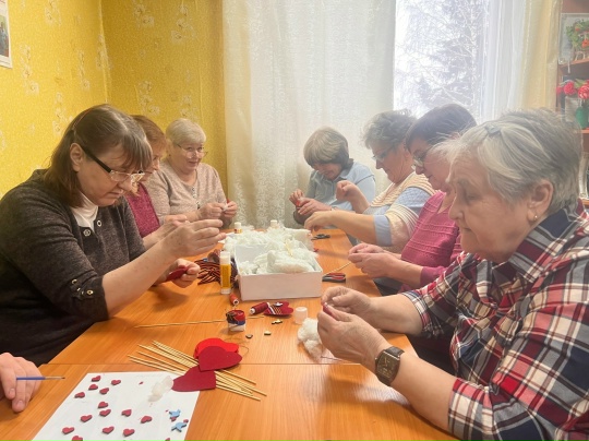 Сердца и голуби мира.