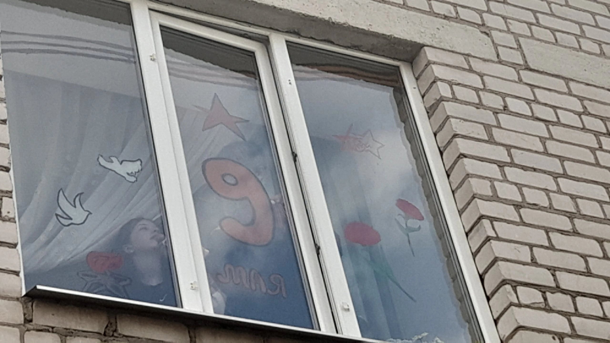 Символы Великой Победы украсили окна нашего центра!