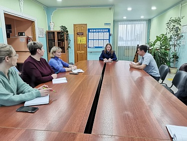 Информационная встреча с помощником прокурора округа Ольховской Юлией Николаевной состоялась сегодня в комплексном центре